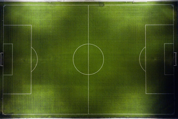 雨燕足球门户首页展示 - 现代简洁的网站大厅入口